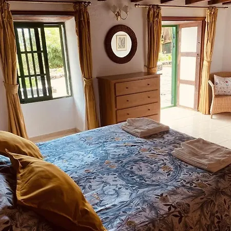 Spacious Characterful With Spectacular Views In Quiet Rural Setting. Villa