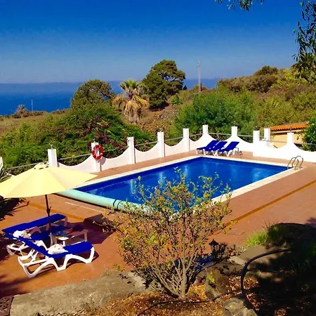 Spacious Characterful With Spectacular Views In Quiet Rural Setting.