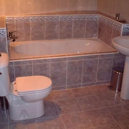 Spacious Characterful With Spectacular Views In Quiet Rural Setting. Villa *