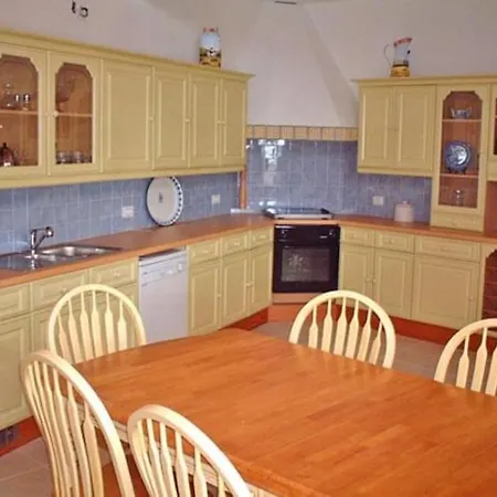 Spacious Characterful With Spectacular Views In Quiet Rural Setting. *