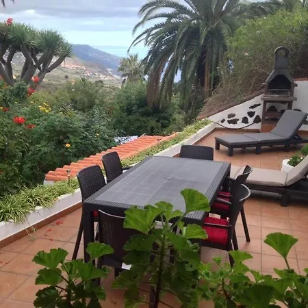 Spacious Characterful With Spectacular Views In Quiet Rural Setting. Villa *