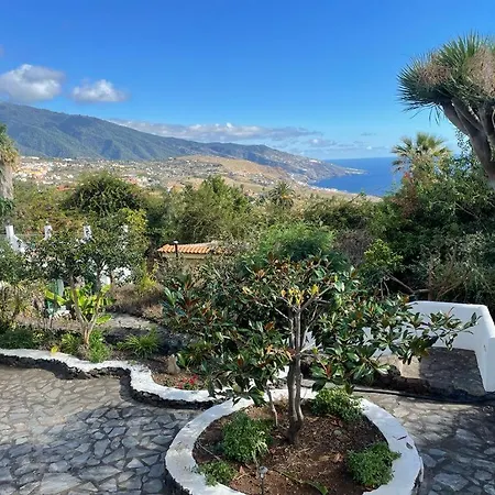 Villa Spacious Characterful With Spectacular Views In Quiet Rural Setting.